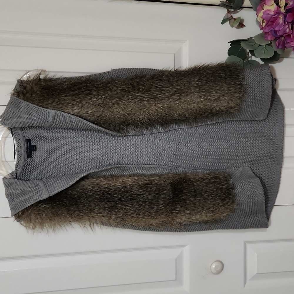 Tommy Hilfiger Women's front faux fur design sleeveless cardigan hoodie